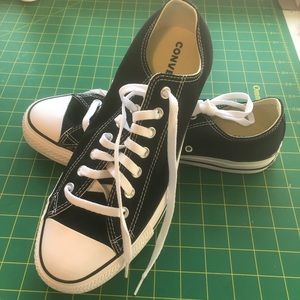 Black low top Converse Mens 11W